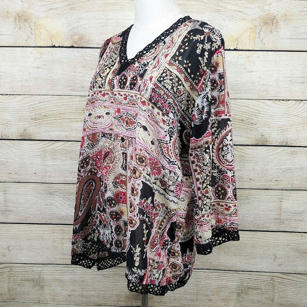 Essentials By Milano Boho Floral/Paisley Top